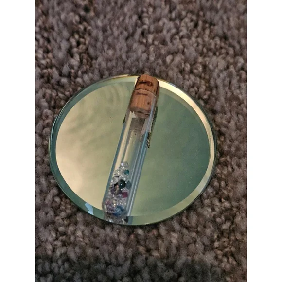 Swarovski Secrets Vase of Tulips Flowers and Flacon in Original Box - Picture 3 of 3